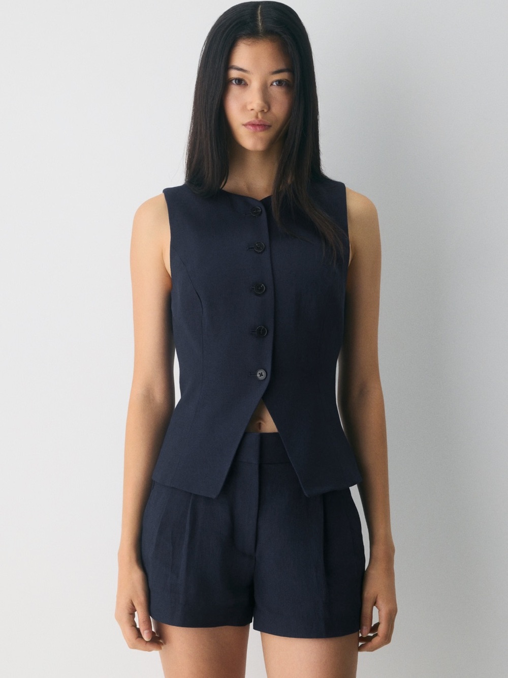 Aritzia Cruiselinen Sleeveless Tailored Vest in Navy